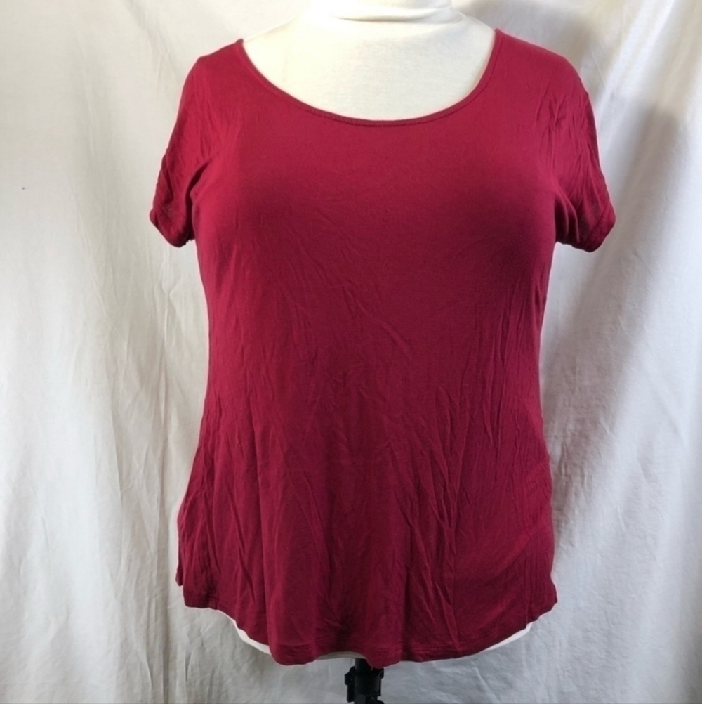 Torrid Short Sleeve Strappy Open Back Hi Low Bustle Maroon Top Size 1 ( 1X ) EUC